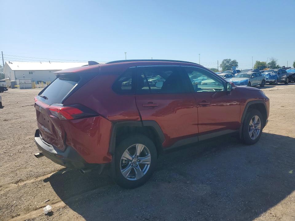 Photo 3 from auction – 2022 TOYOTA RAV4 with VIN 2T3P1RFV6NW254544