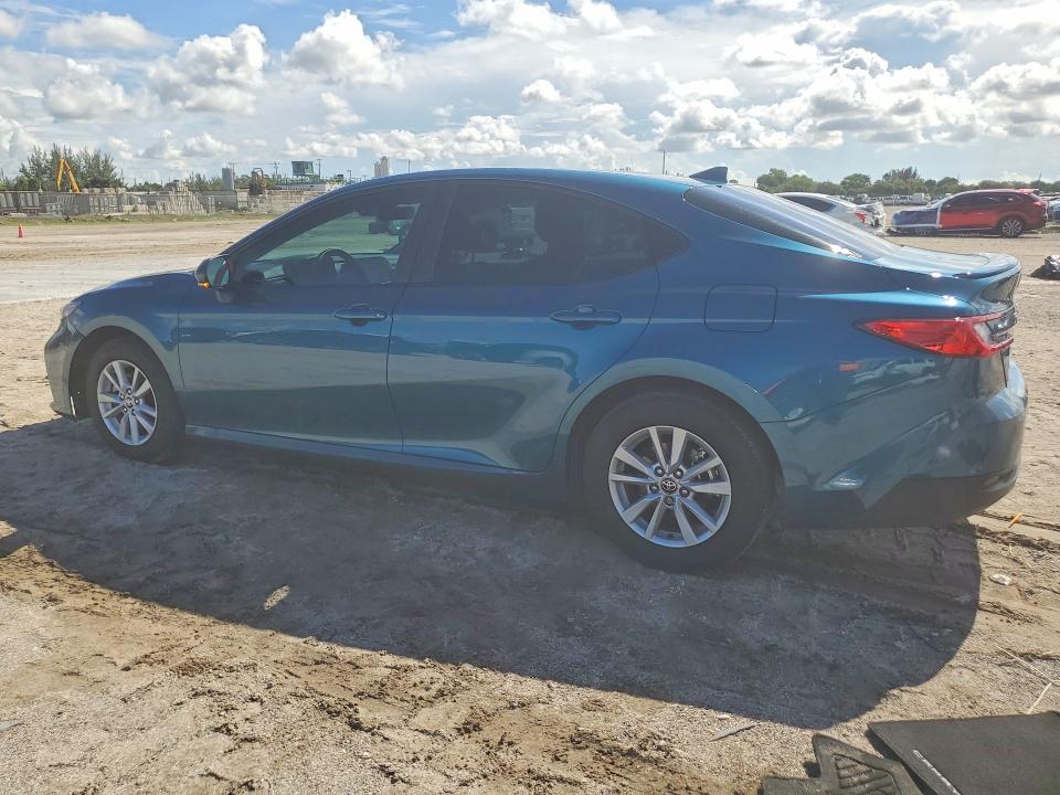 Снимка 2 от търг – 2026 TOYOTA CAMRY с VIN 4T1DAACK4TU663050