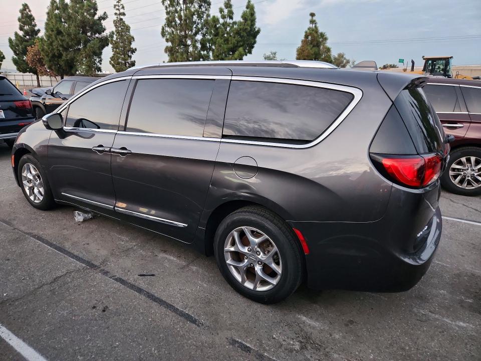 Photo 2 from auction – 2017 CHRYSLER PACIFICA with VIN 2C4RC1GG7HR840141
