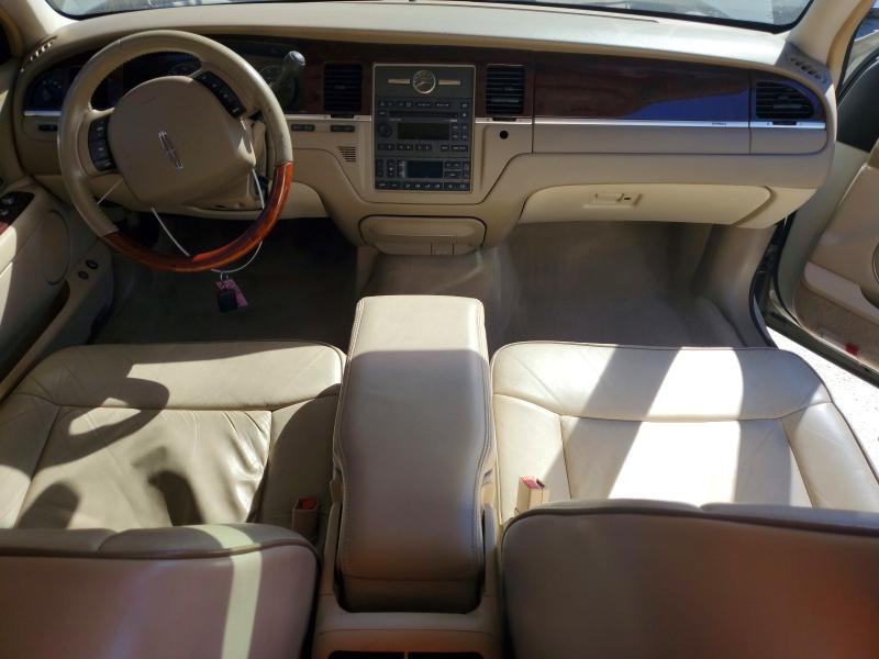 Photo 8 from auction – 2006 LINCOLN TOWN CAR with VIN 1LNHM83VX6Y651252