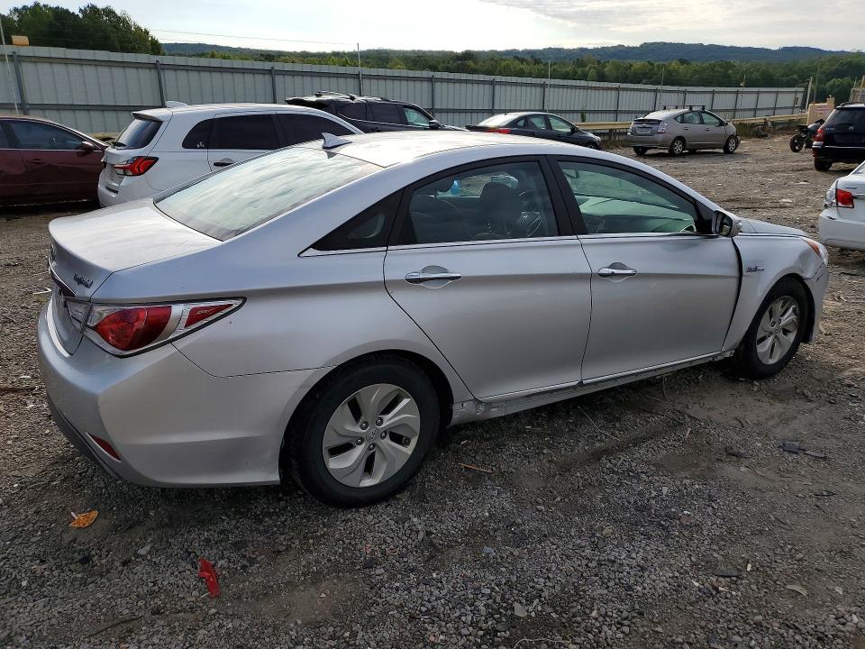 Photo 3 from auction – 2013 HYUNDAI SONATA with VIN KMHEC4A43DA078970