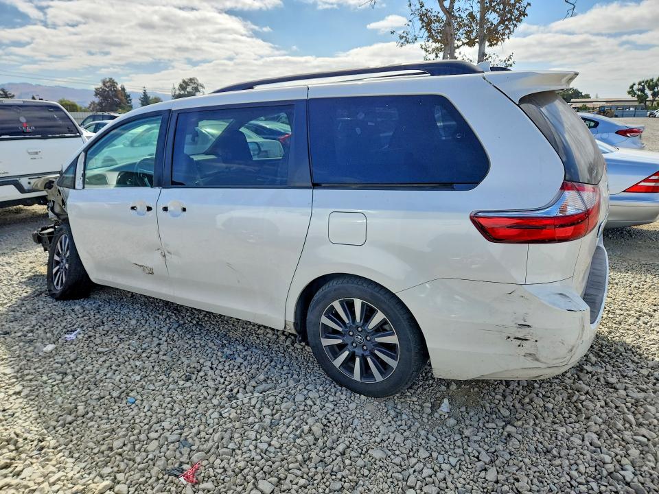Photo 2 from auction – 2019 TOYOTA SIENNA with VIN 5TDDZ3DCXKS210179