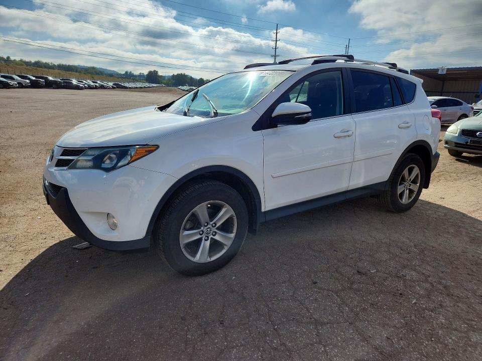 TOYOTA RAV4 2015 с VIN JTMRFREV8FD150521 - Снимка от търг