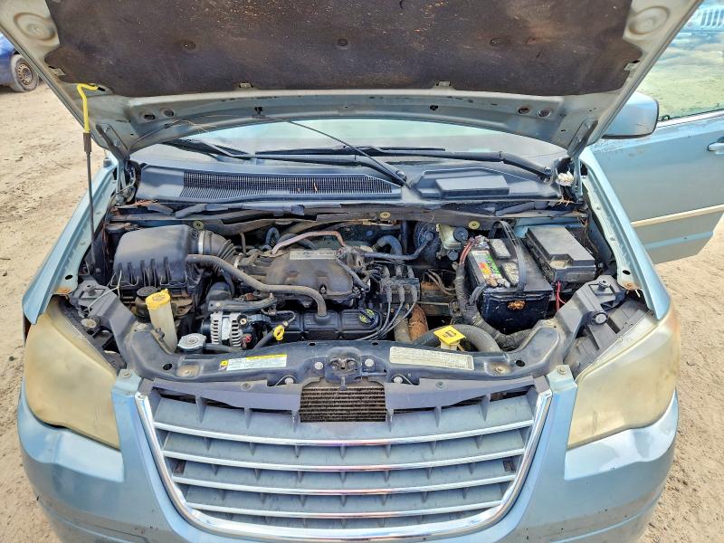 Photo 12 from auction – 2010 CHRYSLER TOWN & COUNTRY with VIN 2A4RR5D13AR373175