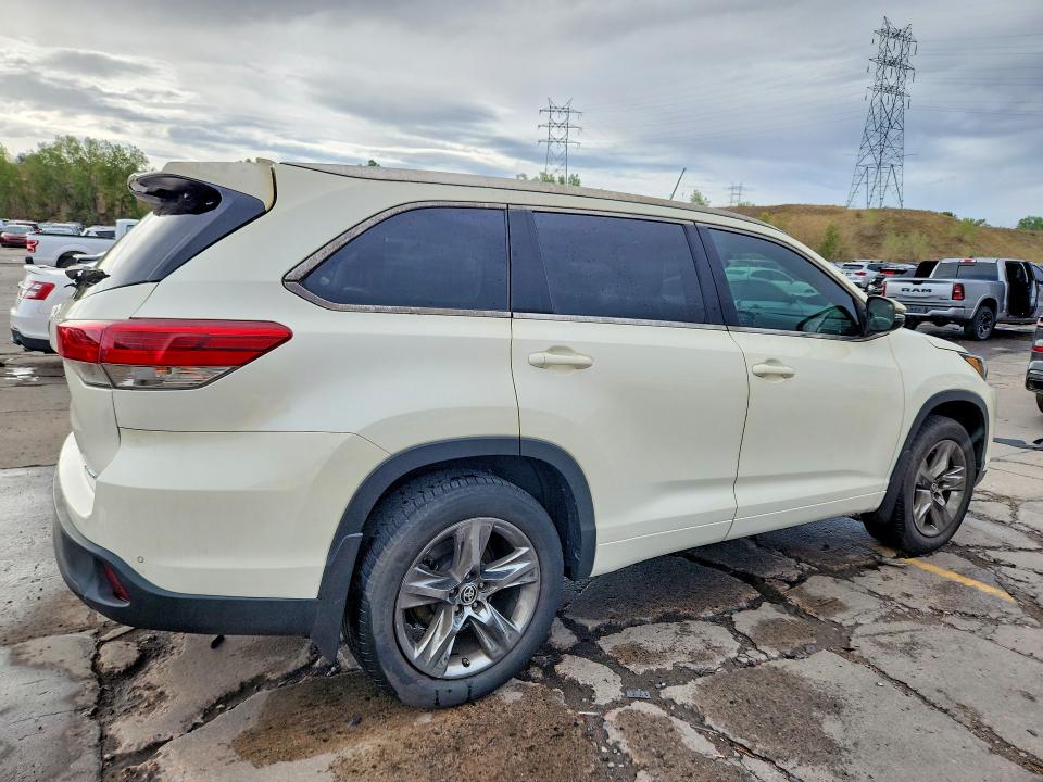 Photo 3 from auction – 2019 TOYOTA HIGHLANDER with VIN 5TDDZRFH0KS742343