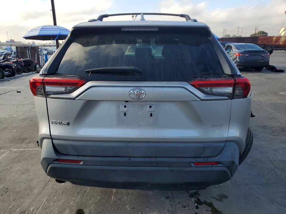 Photo 6 from auction – 2019 TOYOTA RAV4 with VIN 2T3C1RFV3KW044946