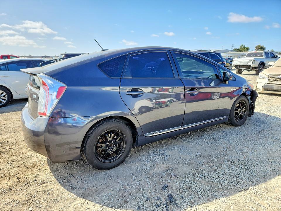Photo 3 from auction – 2015 TOYOTA PRIUS with VIN JTDKN3DU8D1650252