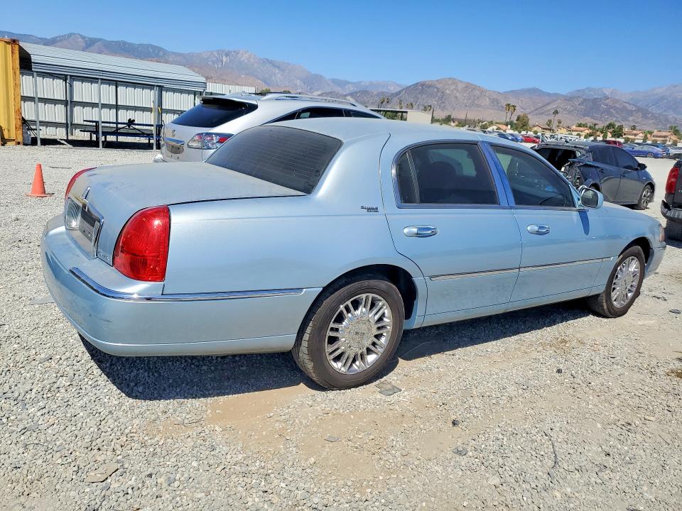Photo 3 from auction – 2007 LINCOLN TOWN CAR with VIN 1LNHM82W07Y606820