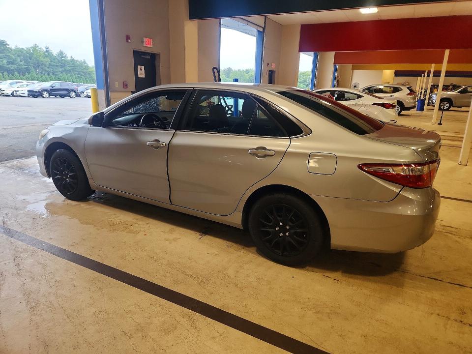 Снимка 2 от търг – 2016 TOYOTA CAMRY с VIN 4T4BF1FK3GR535883