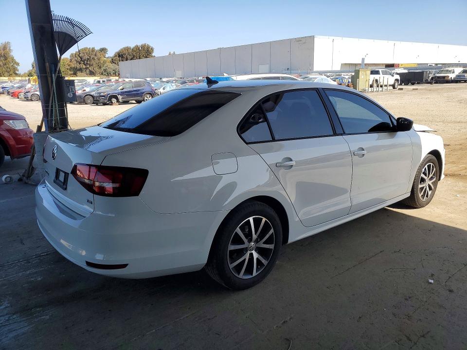 Photo 3 from auction – 2016 VOLKSWAGEN JETTA with VIN 3VWD67AJ1GM332033