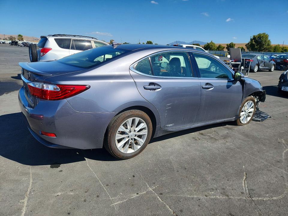 Photo 3 from auction – 2014 LEXUS ES with VIN JTHBW1GG8E2062417