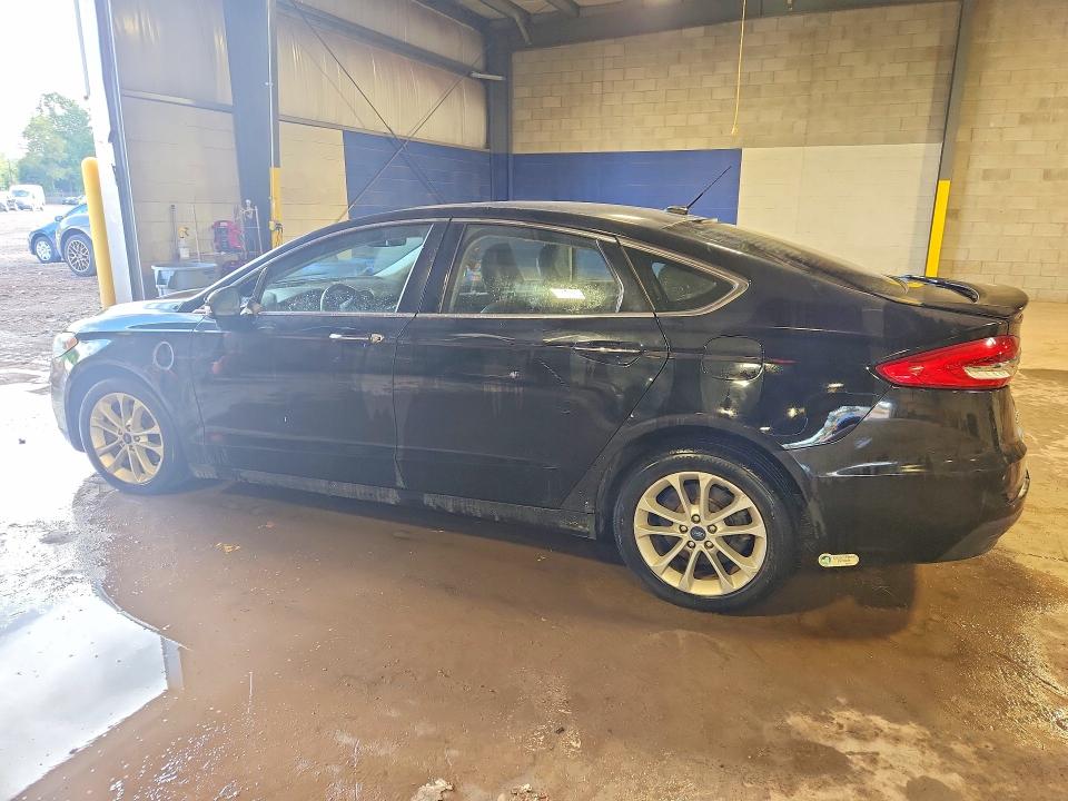 Zdjęcie 2 z aukcji – 2020 FORD FUSION z VIN 3FA6P0SU8LR132066