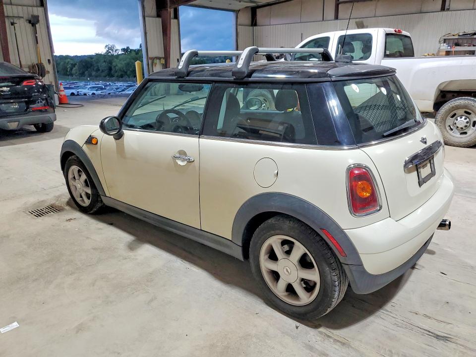 Photo 2 from auction – 2009 MINI COOPER with VIN WMWMF33519TW77463