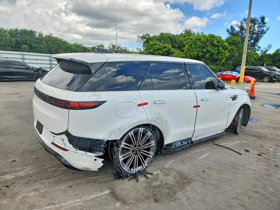 Photo 3 from auction – 2024 LAND ROVER RANGE ROVER SPORT with VIN SAL1L9FU6RA189926