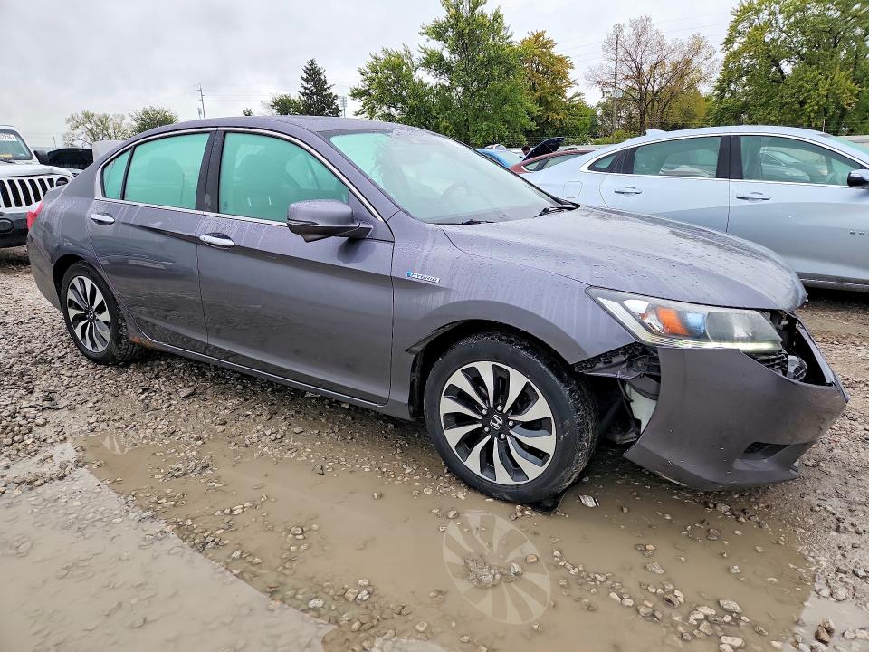 Photo 4 from auction – 2015 HONDA ACCORD with VIN 1HGCR6F50FA002683