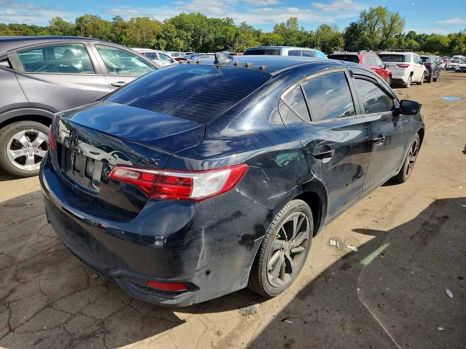 Photo 3 from auction – 2018 ACURA ILX with VIN 19UDE2F35JA010245
