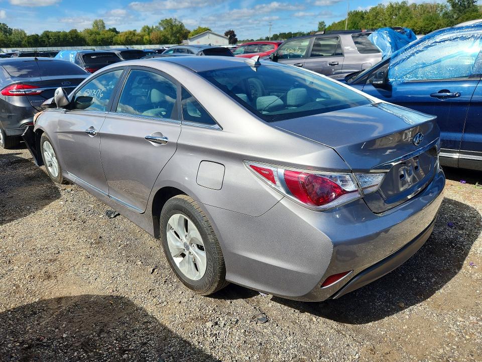 Photo 2 from auction – 2013 HYUNDAI SONATA with VIN KMHEC4A43DA085062