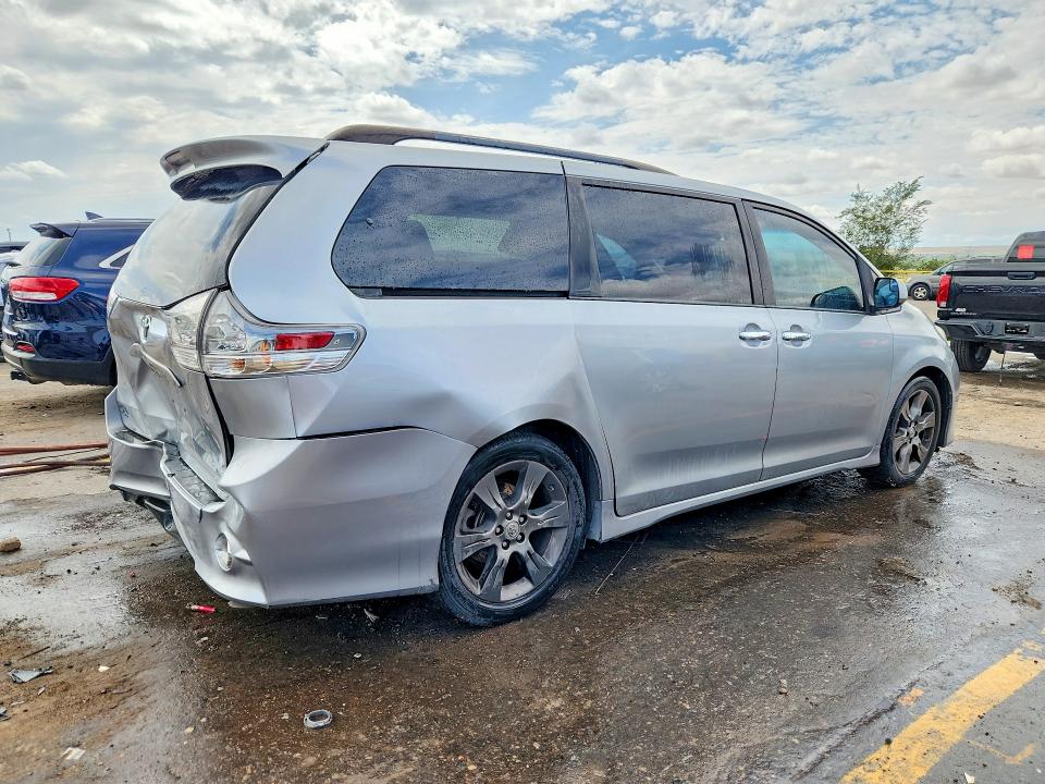 Photo 3 from auction – 2015 TOYOTA SIENNA with VIN 5TDXK3DC4FS644329