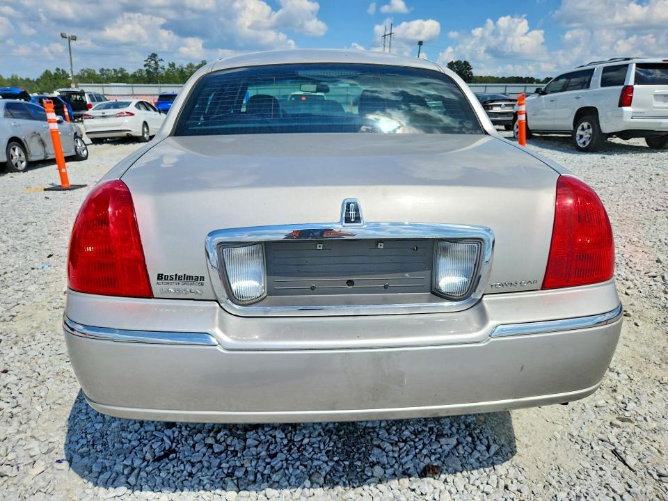 Photo 6 from auction – 2008 LINCOLN TOWN CAR with VIN 2LNHM82V68X659711