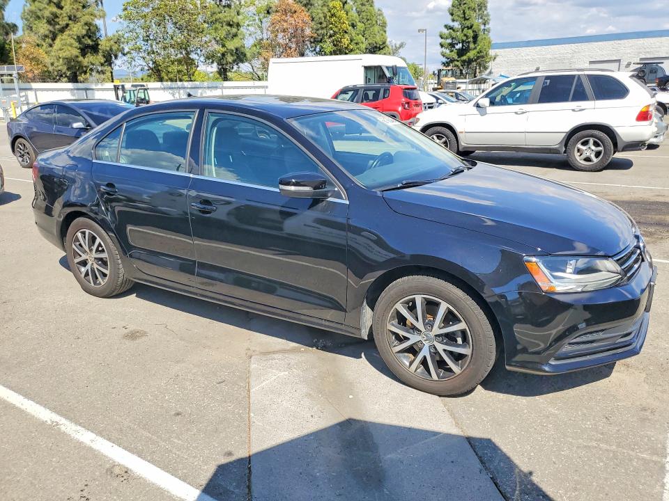 Zdjęcie 4 z aukcji – 2017 VOLKSWAGEN JETTA z VIN 3VWDB7AJ8HM204367
