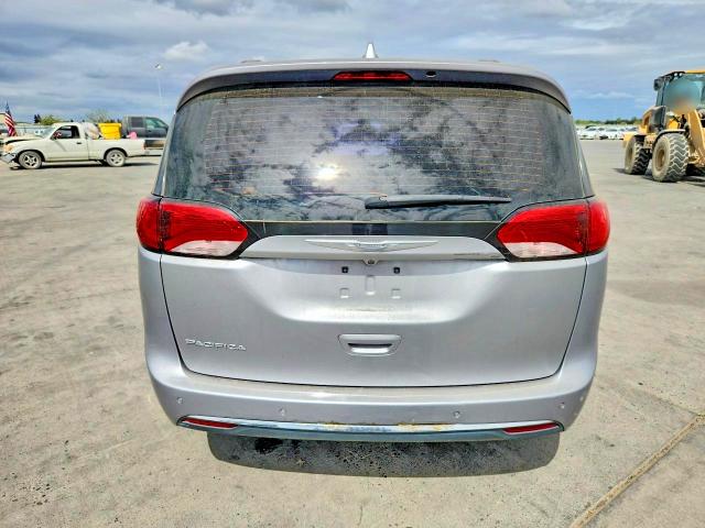 Photo 6 from auction – 2017 CHRYSLER PACIFICA with VIN 2C4RC1BG4HR532660
