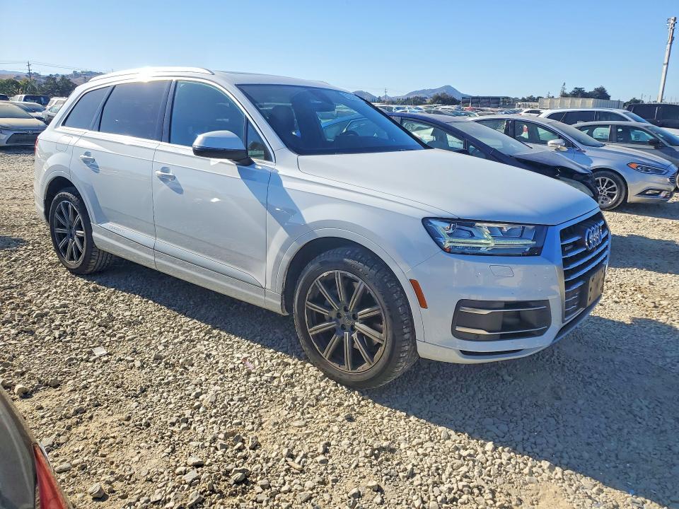 Снимка 4 от търг – 2018 AUDI Q7 с VIN WA1LAAF78JD046068