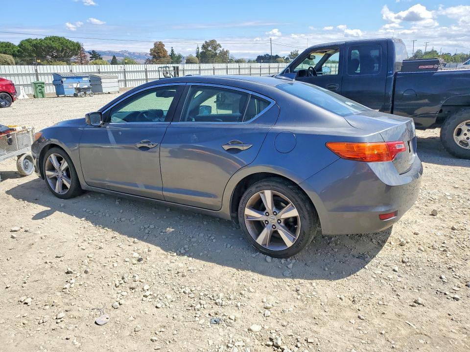 Foto 2 de la subasta – 2013 ACURA ILX con VIN 19VDE1F52DE017044