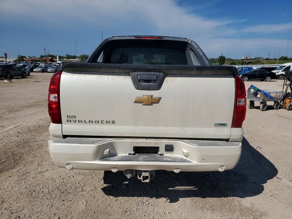 Photo 6 from auction – 2011 CHEVROLET AVALANCHE with VIN 3GNTKGE35BG109434
