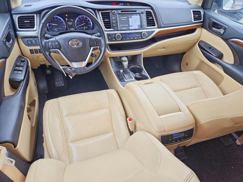 Снимка 8 от търг – 2018 TOYOTA HIGHLANDER с VIN 5TDDZRFH6JS866115