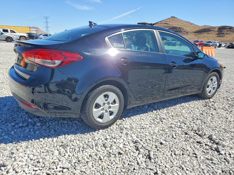 Снимка 3 от търг – 2017 KIA FORTE с VIN 3KPFL4A7XHE084917
