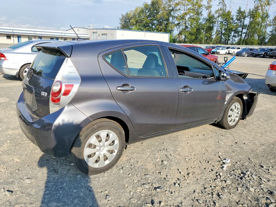Photo 3 from auction – 2013 TOYOTA PRIUS C with VIN JTDKDTB38D1538290