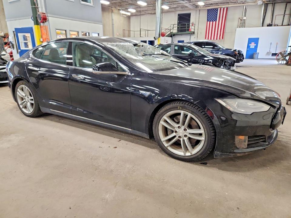 صورة رقم 4 من المزاد - 2015 TESLA MODEL S مع VIN 5YJSA1E28FF118670