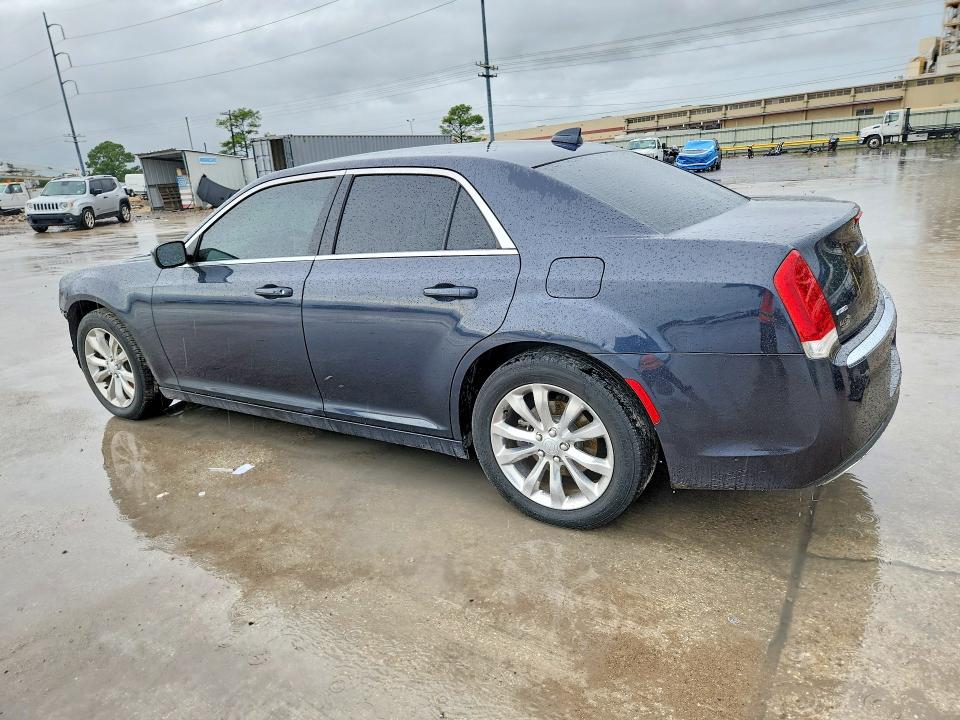 صورة رقم 2 من المزاد - 2018 CHRYSLER 300 مع VIN 2C3CCARG6JH231643