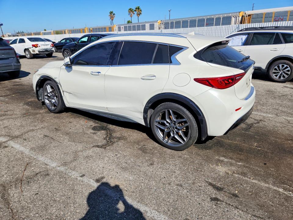 Снимка 2 от търг – 2018 INFINITI QX30 с VIN SJKCH5CP8JA001904