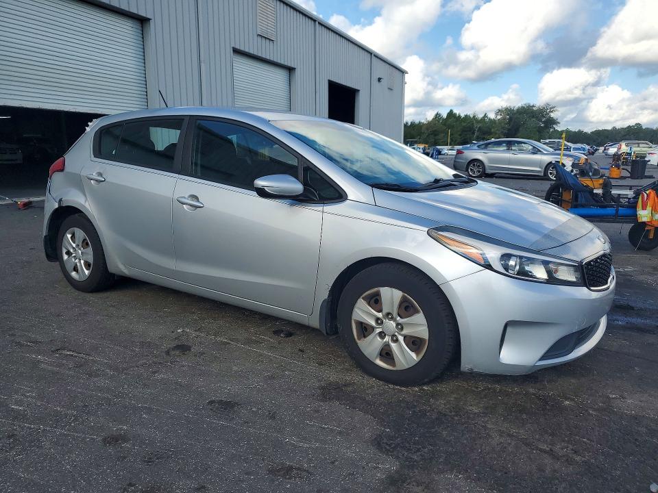 Photo 4 from auction – 2018 KIA FORTE5 with VIN KNAFK5A8XJ5773808