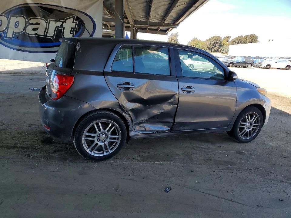 Снимка 3 от търг – 2008 SCION XD с VIN JTKKU10438J010672