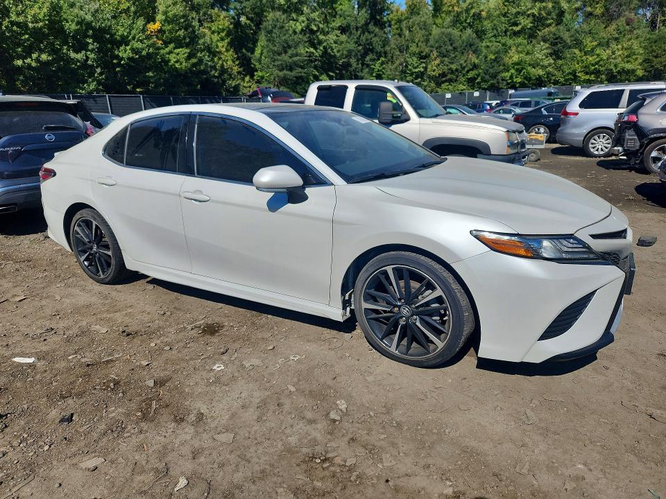 Снимка 4 от търг – 2019 TOYOTA CAMRY с VIN 4T1B61HK6KU810582