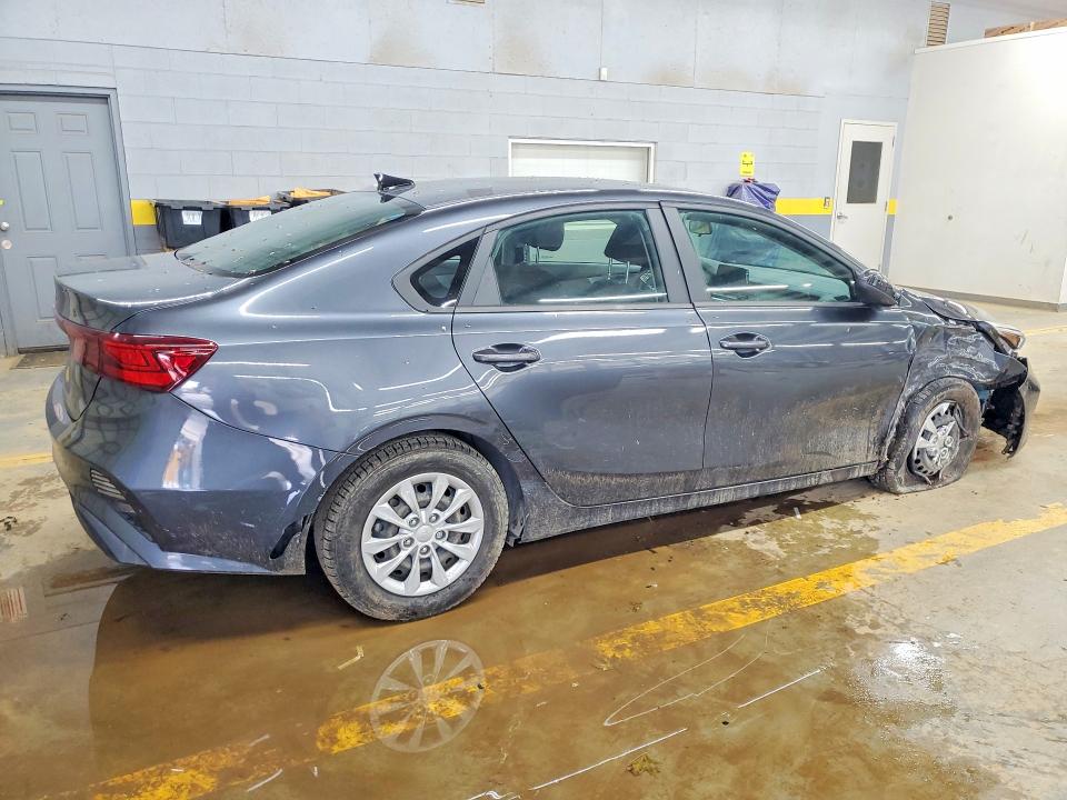 Фото 3 с аукциона – 2022 KIA FORTE с VIN 3KPF24AD1NE452096