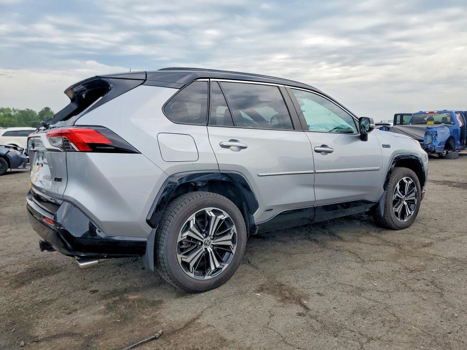 Photo 3 from auction – 2022 TOYOTA RAV4 PRIME with VIN JTMFB3FV8ND087638