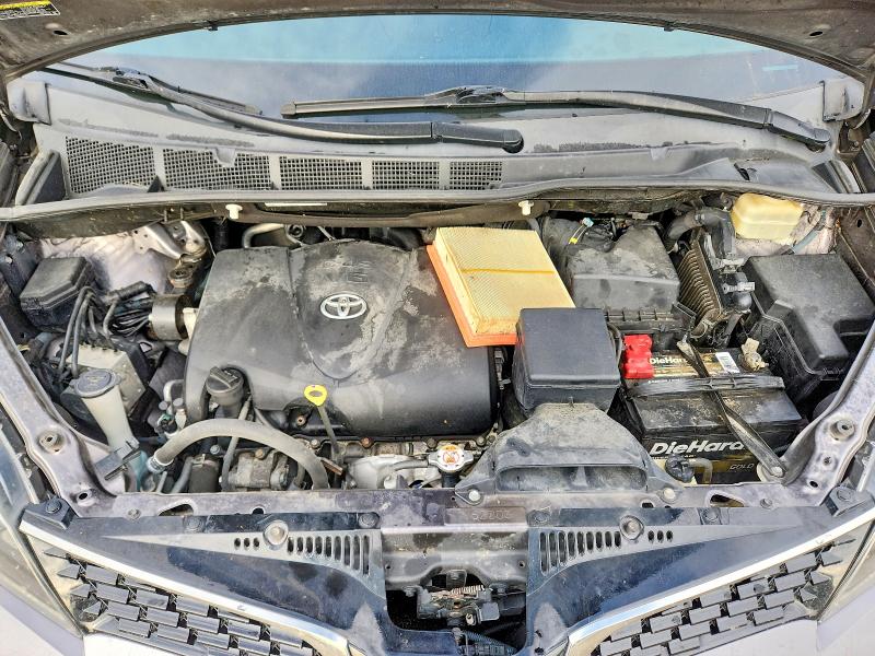 Снимка 12 от търг – 2018 TOYOTA SEINNA с VIN 5TDXZ3DC8JS935114