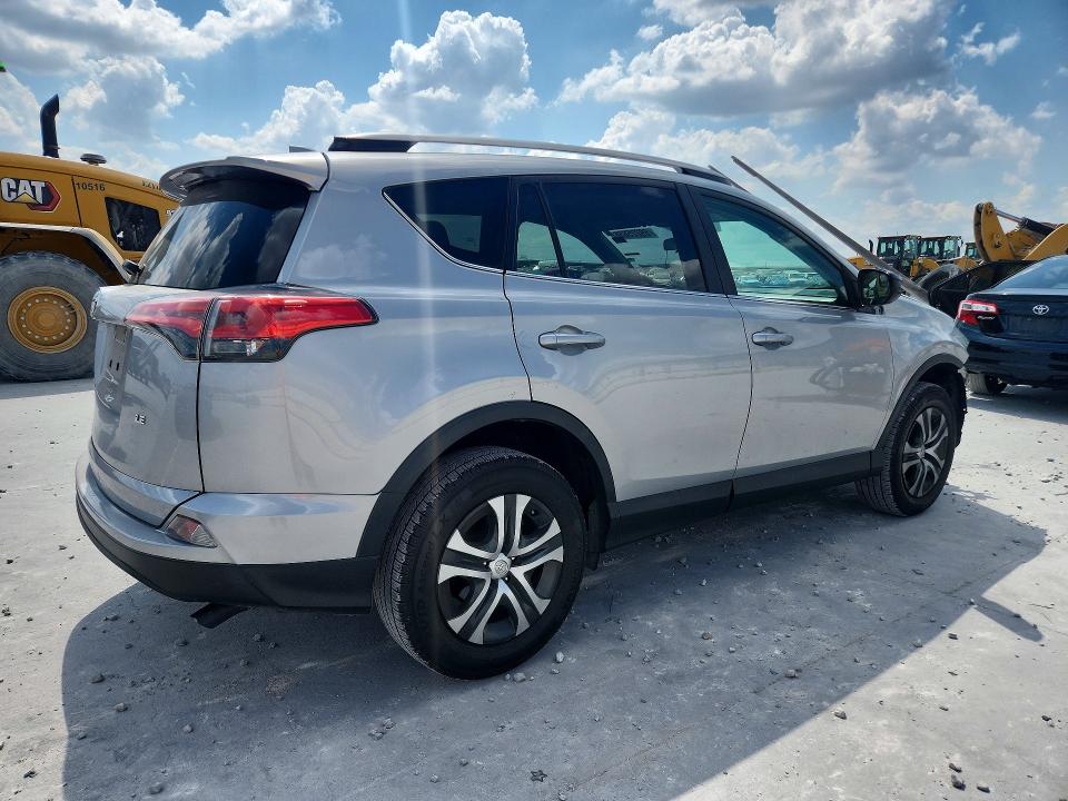Снимка 3 от търг – 2018 TOYOTA RAV4 с VIN 2T3ZFREV2JW517988