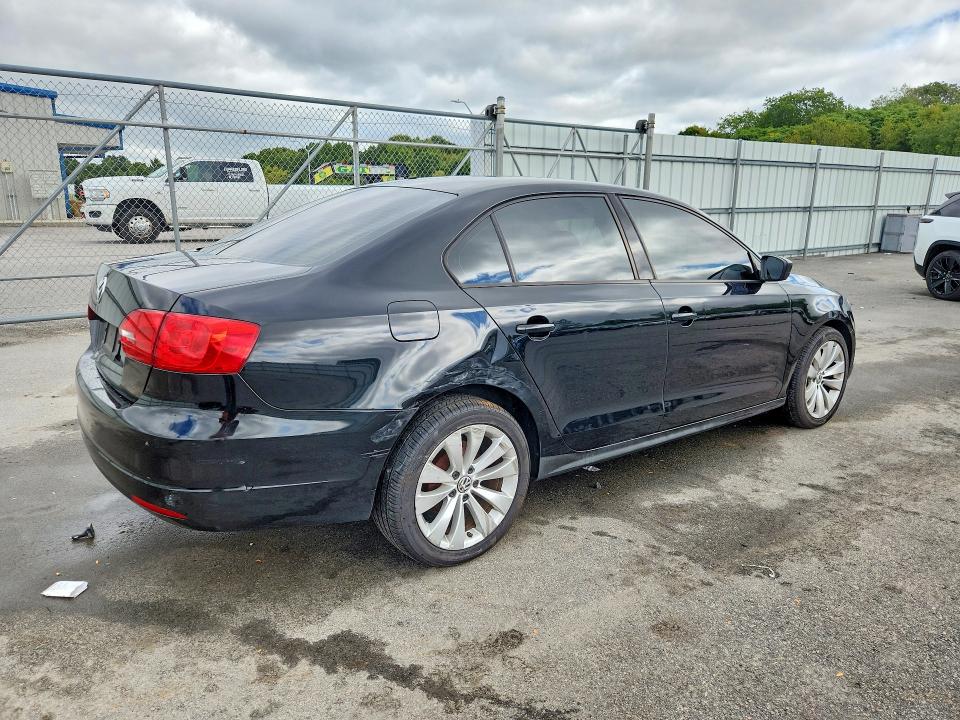 Photo 3 from auction – 2011 VOLKSWAGEN JETTA with VIN 3VW2K7AJ4BM306375