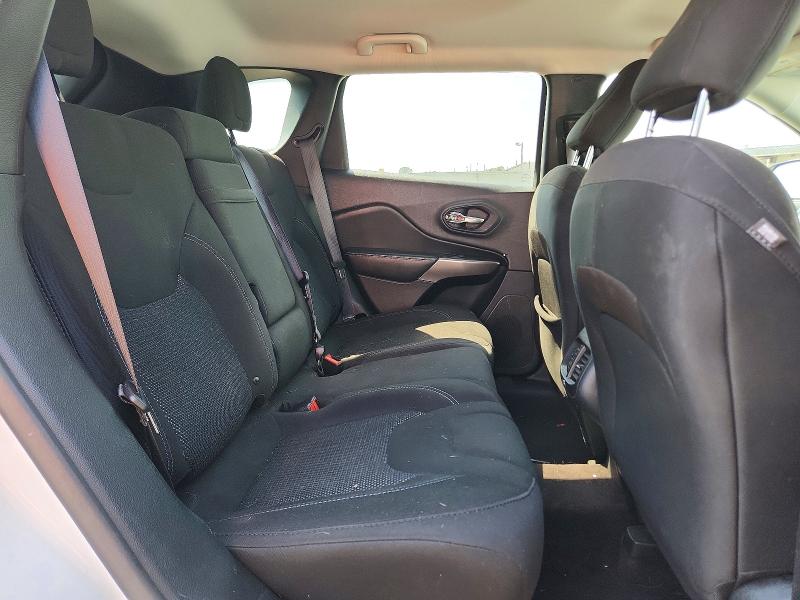 Снимка 11 от търг – 2019 JEEP CHEROKEE с VIN 1C4PJLCB0KD221507
