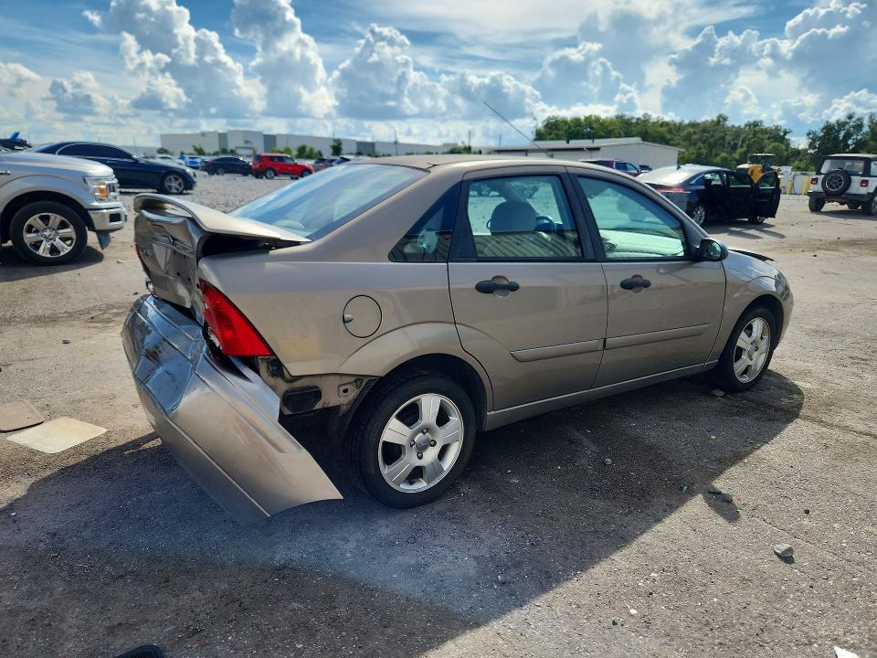 Zdjęcie 3 z aukcji – 2004 FORD FOCUS z VIN 1FAFP38Z54W153802