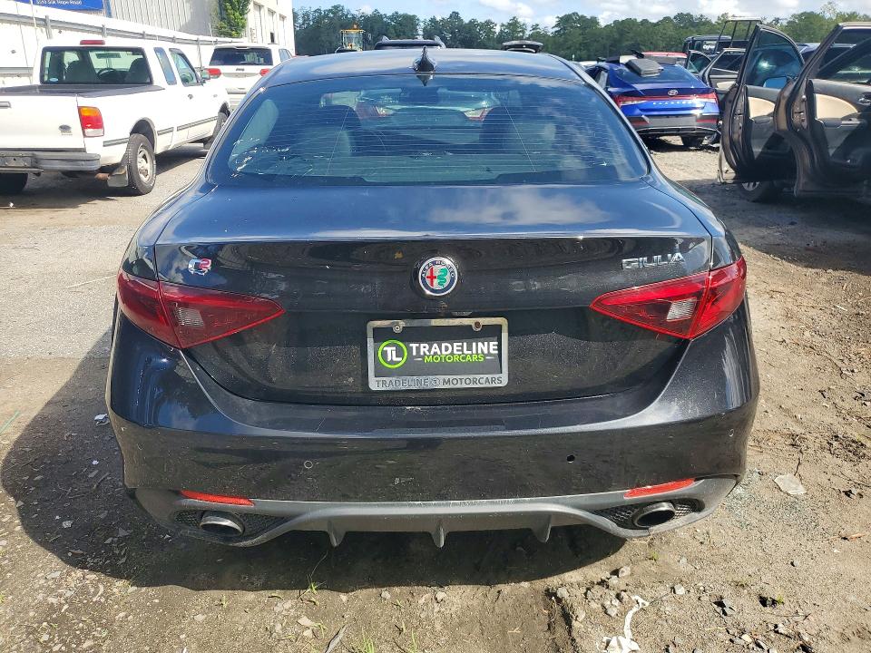 Foto 6 de la subasta – 2017 ALFA ROMEO GIULIA con VIN ZARFAECNXH7544753