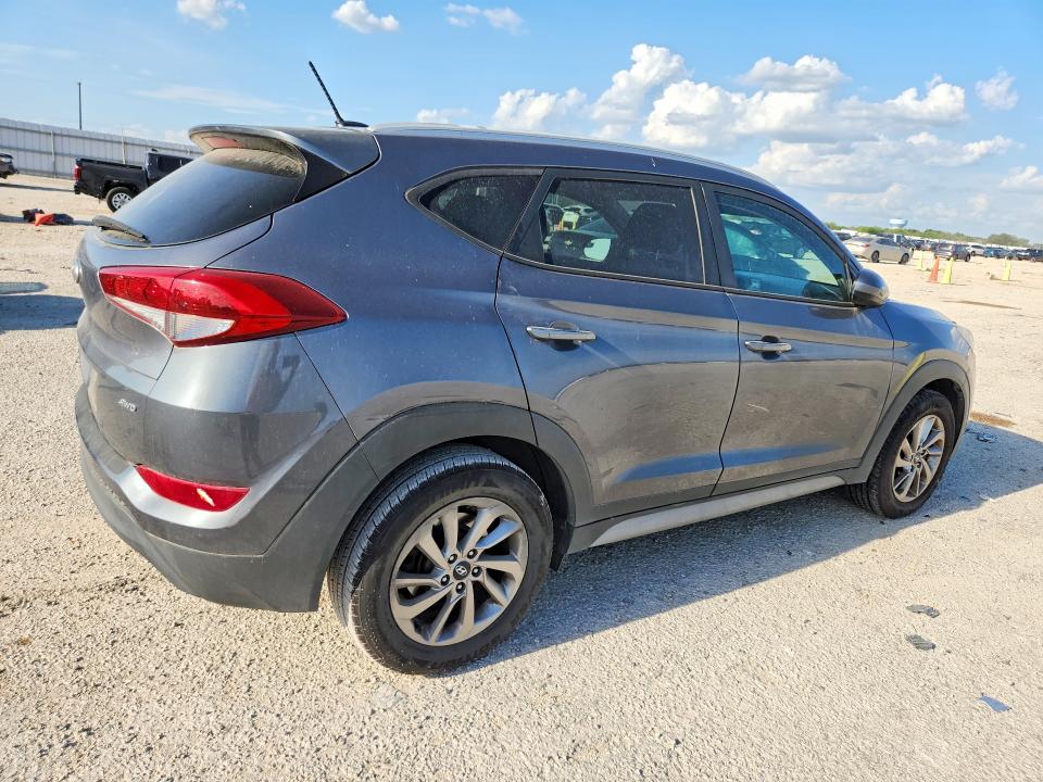 Photo 3 from auction – 2017 HYUNDAI TUCSON with VIN KM8J3CA47HU501806