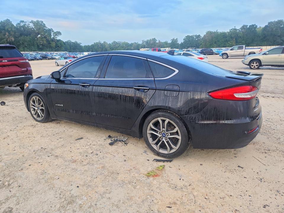 Photo 2 from auction – 2019 FORD FUSION with VIN 3FA6P0RU6KR110653
