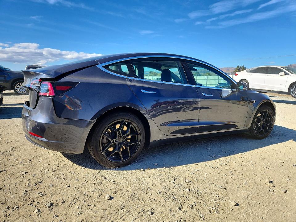 Zdjęcie 3 z aukcji – 2020 TESLA MODEL 3 z VIN 5YJ3E1EA8LF597037