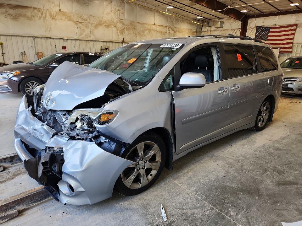 2013 TOYOTA SIENNA - Търг №67454236
