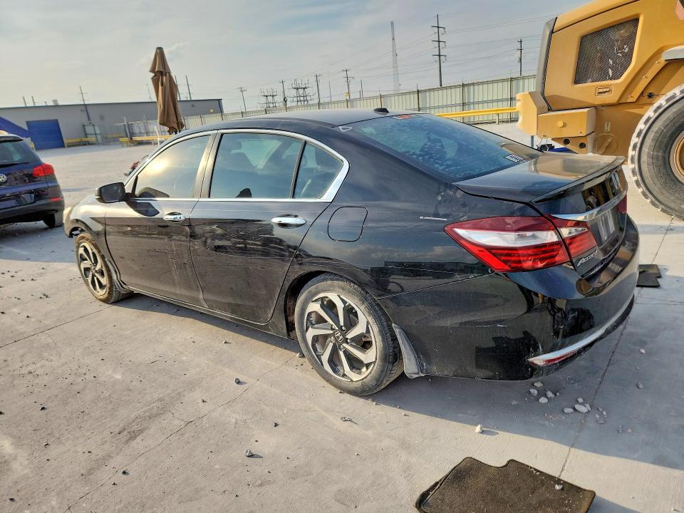 Photo 2 from auction – 2016 HONDA ACCORD with VIN 1HGCR2F87GA101439